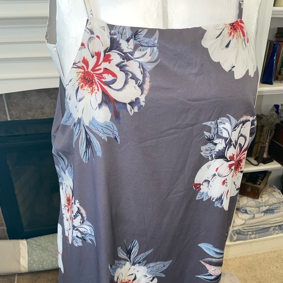 Host Pick NWOT backless sundress gray floral chiffon and faux silk Adjust straps - Picture 4 of 7